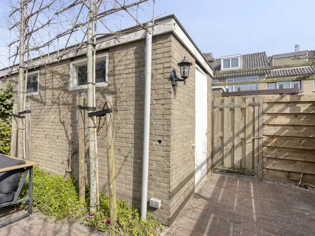 Blankertlaan 11, UITGEEST