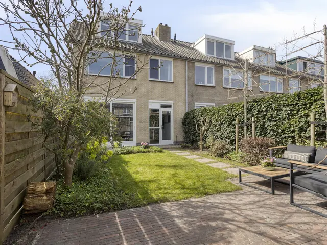 Blankertlaan 11, UITGEEST