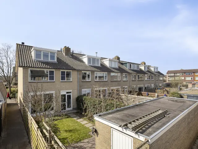 Blankertlaan 11, UITGEEST