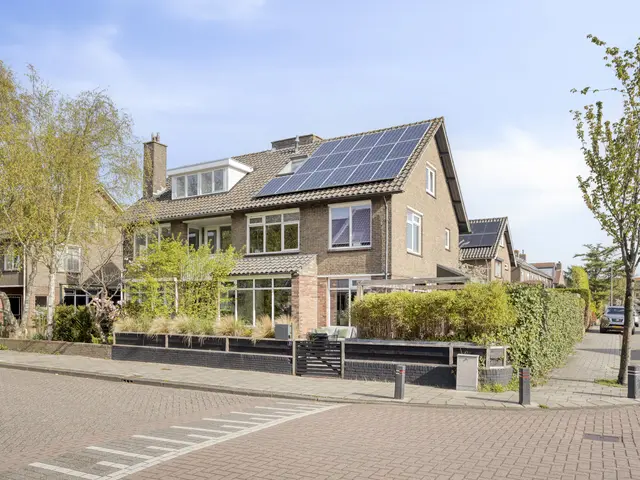 Burgemeester van Roosmalenstraat 31, UITGEEST