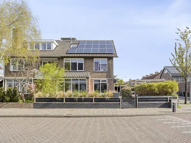 Burgemeester van Roosmalenstraat 31, UITGEEST