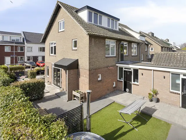 Burgemeester van Roosmalenstraat 31, UITGEEST