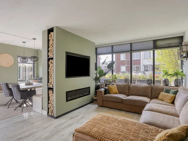 Burgemeester van Roosmalenstraat 31, UITGEEST