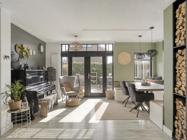 Burgemeester van Roosmalenstraat 31, UITGEEST