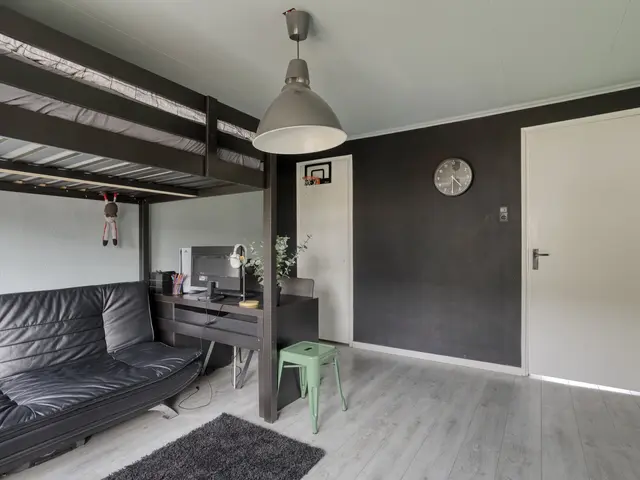 Burgemeester van Roosmalenstraat 31, UITGEEST