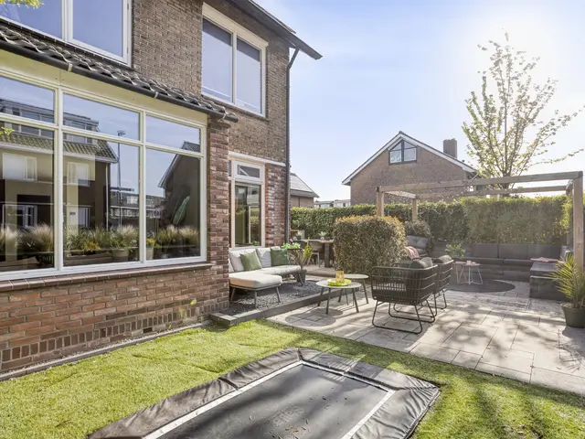 Burgemeester van Roosmalenstraat 31, UITGEEST