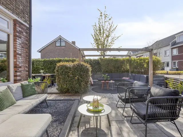 Burgemeester van Roosmalenstraat 31, UITGEEST