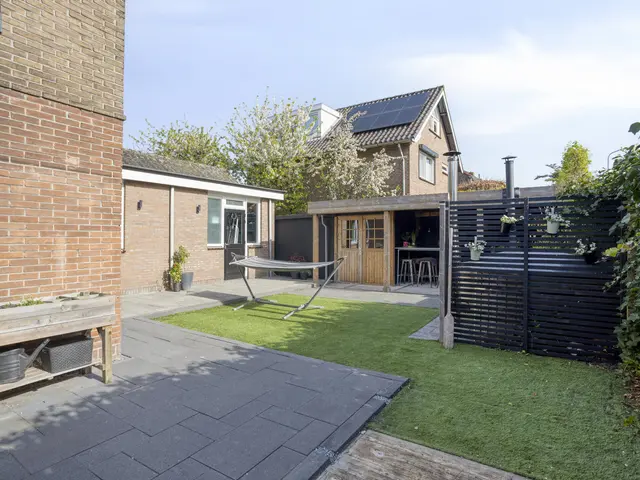 Burgemeester van Roosmalenstraat 31, UITGEEST