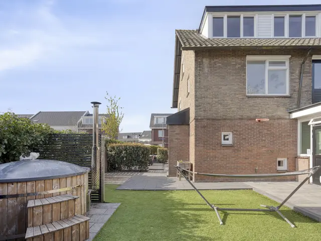 Burgemeester van Roosmalenstraat 31, UITGEEST