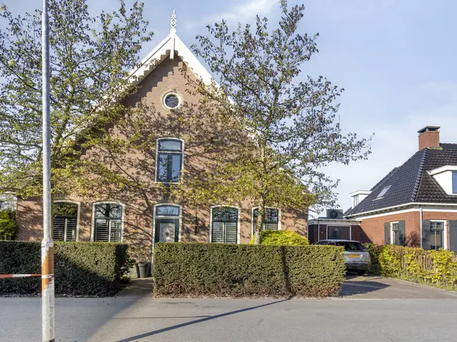 Assum 8, UITGEEST