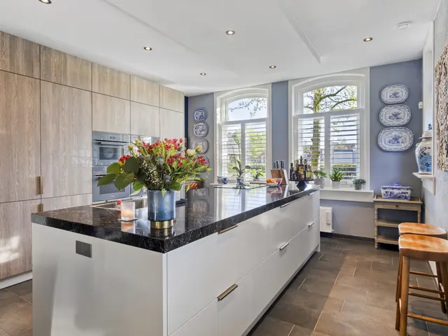 Assum 8, UITGEEST