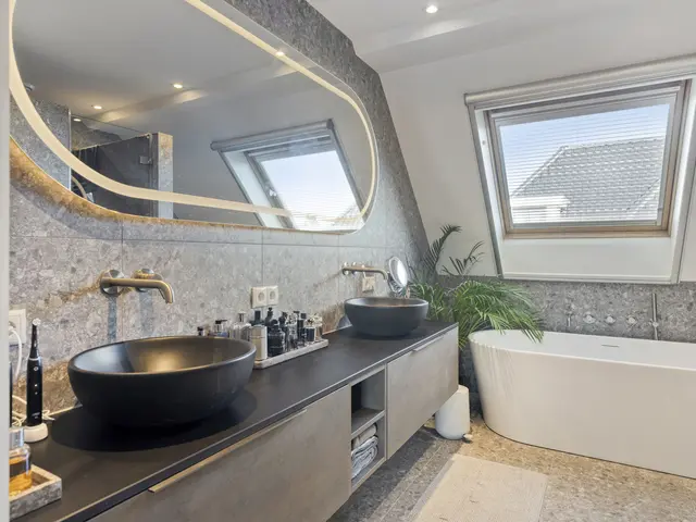 Assum 8, UITGEEST