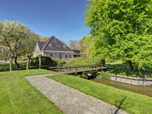 De Hout 96, HEM