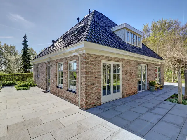 De Hout 96, HEM
