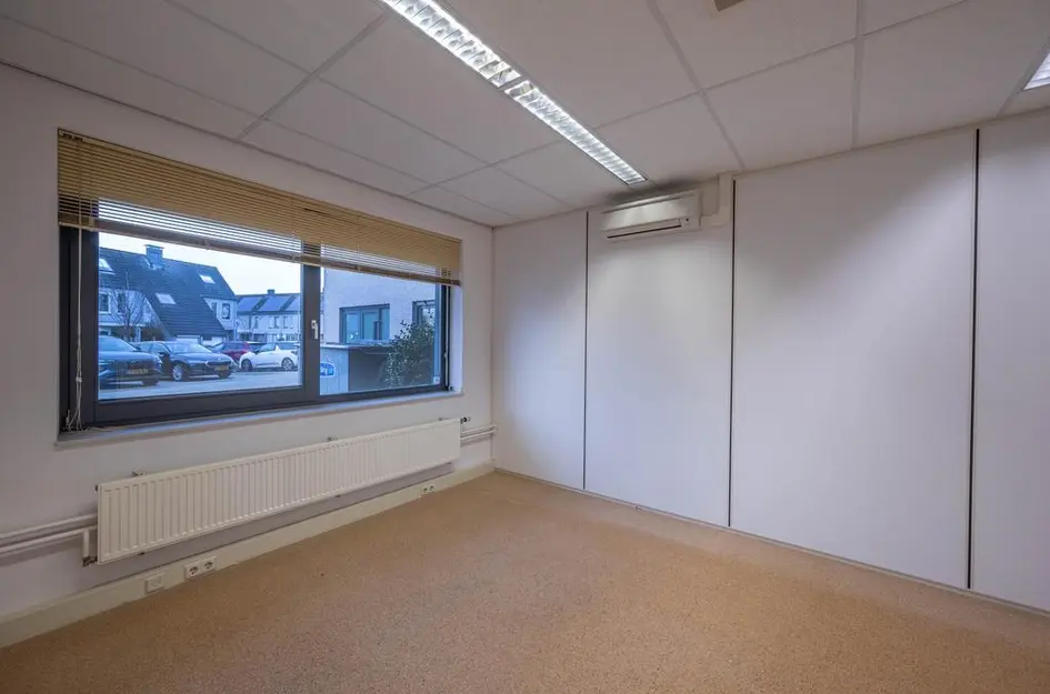 Anna van Renesseplein 8