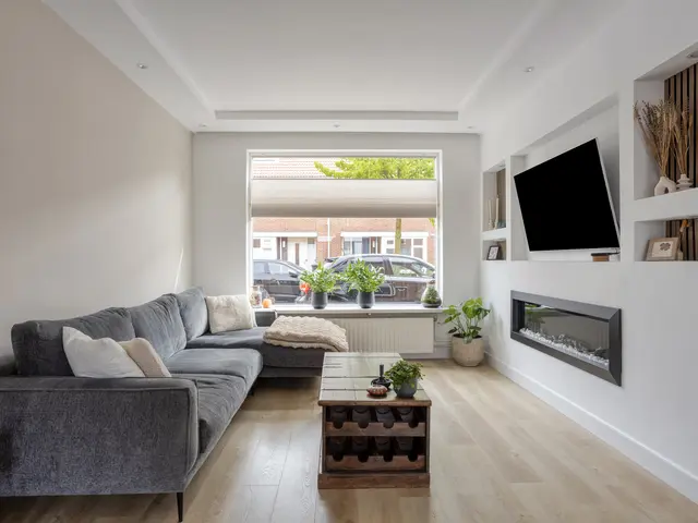 Verbindingsstraat 8, VELSEN-NOORD