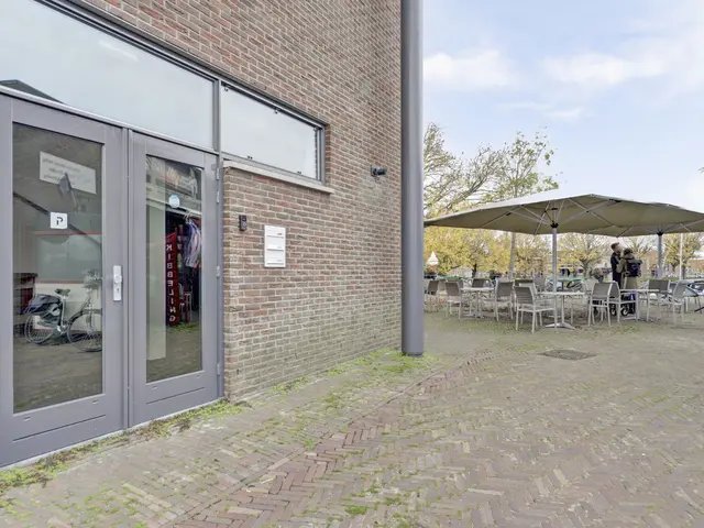 Tussen Twee Havens 1, ENKHUIZEN