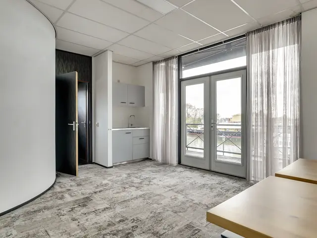 Tussen Twee Havens 1, ENKHUIZEN
