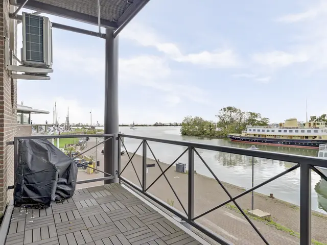Tussen Twee Havens 1, ENKHUIZEN