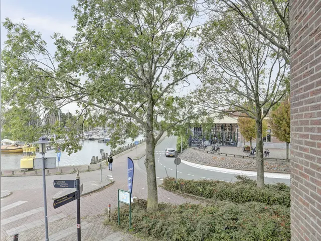 Tussen Twee Havens 1, ENKHUIZEN