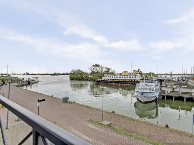 Tussen Twee Havens 1, ENKHUIZEN