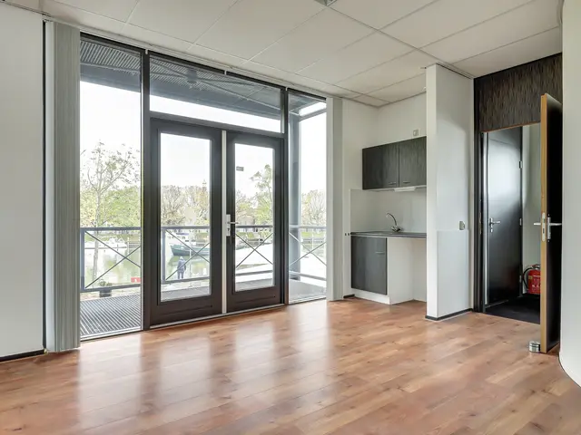 Tussen Twee Havens 1, ENKHUIZEN