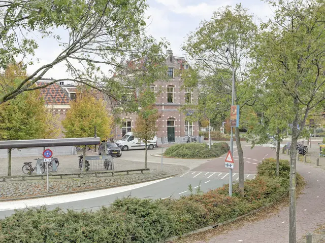 Tussen Twee Havens 1, ENKHUIZEN