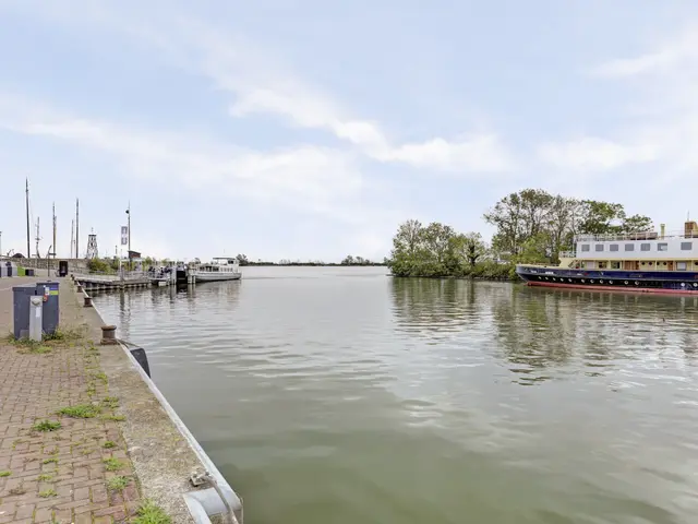 Tussen Twee Havens 1, ENKHUIZEN