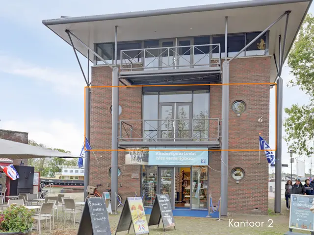 Tussen Twee Havens 1, ENKHUIZEN