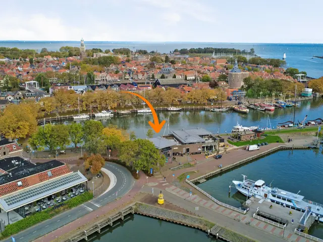 Tussen Twee Havens 1, ENKHUIZEN