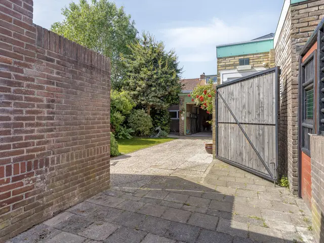 Dekkerstraat 42, BEVERWIJK