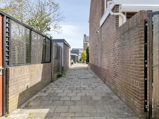Dekkerstraat 42, BEVERWIJK