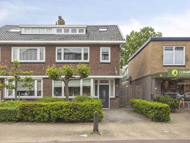 Middelweg 93, UITGEEST