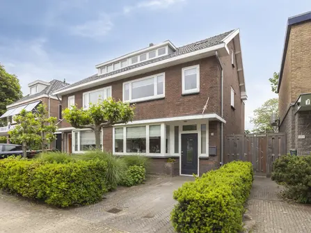 Middelweg 93
