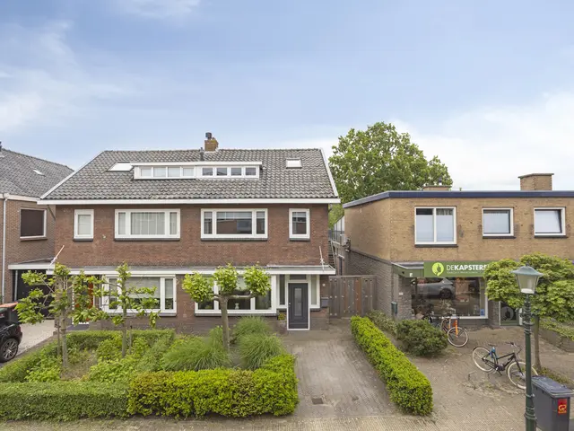 Middelweg 93, UITGEEST