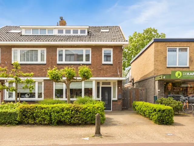 Middelweg 93, UITGEEST