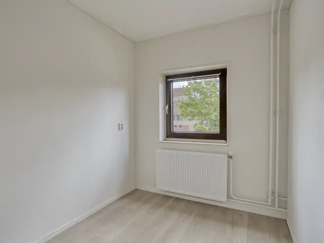 Van Alkemadelaan 15, LIMMEN