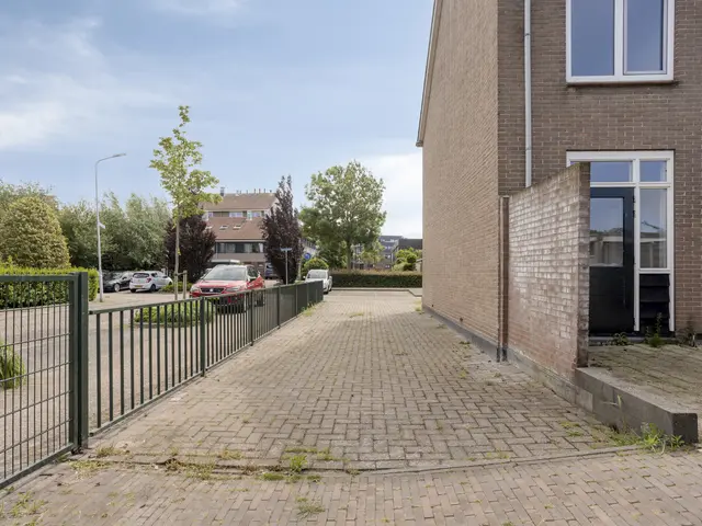 Van Alkemadelaan 15, LIMMEN