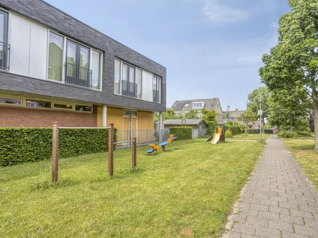 Van Alkemadelaan 15, LIMMEN