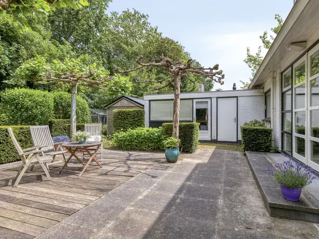 Laan van Zeeman 22, HEILOO