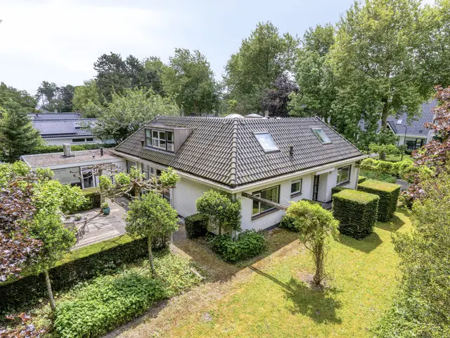 Laan van Zeeman 22, HEILOO