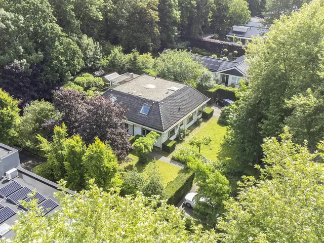 Laan van Zeeman 22, HEILOO