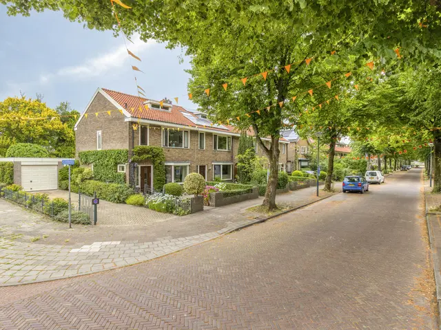 Tweeboomlaan 105, HOORN