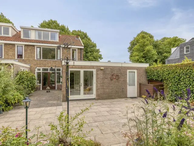 Tweeboomlaan 105, HOORN