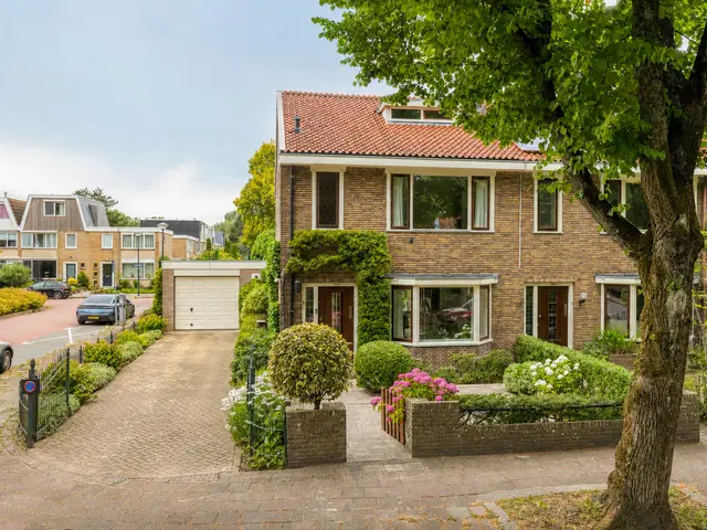 Tweeboomlaan 105, HOORN