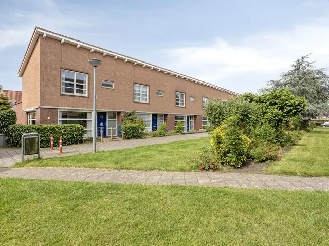 Dokter Brugmanstraat 118, UITGEEST