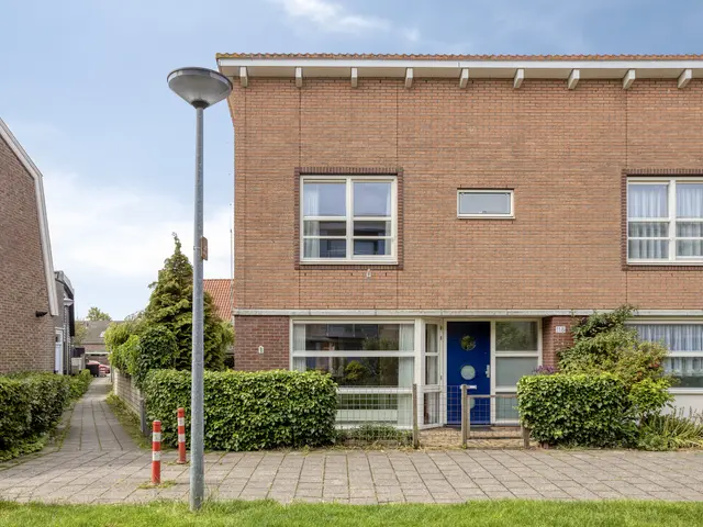 Dokter Brugmanstraat 118, UITGEEST