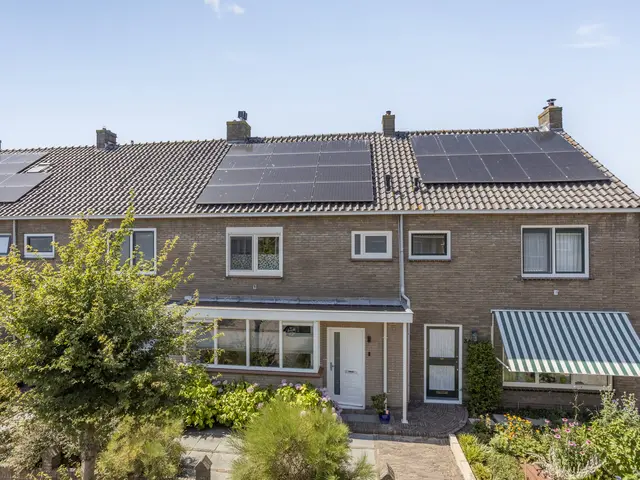 Wethouder Twaalfhovenstraat 36, UITGEEST