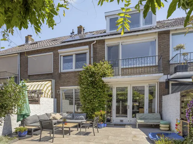 Wethouder Twaalfhovenstraat 36, UITGEEST