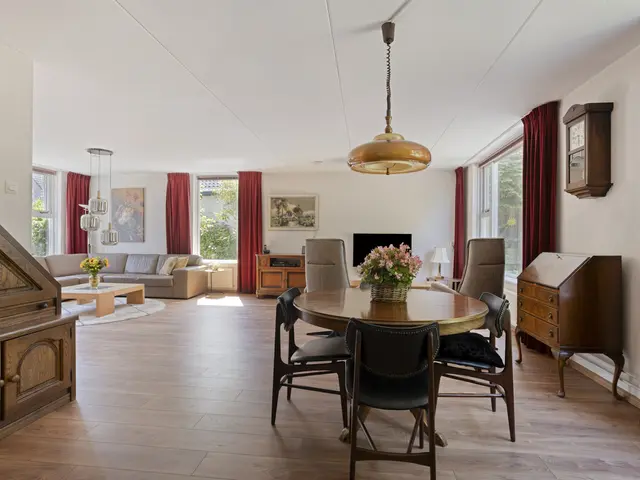 Reaal 159, HOORN